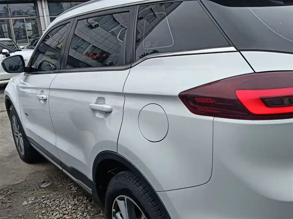 Geely Atlas
