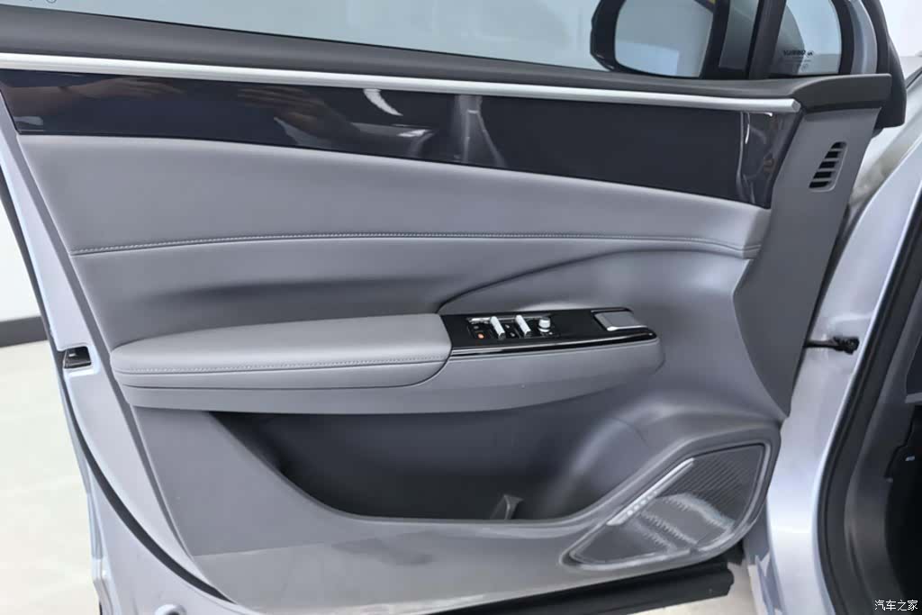 Geely Galaxy L7, 2025 7