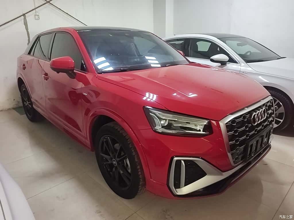 Audi Q2L, 2023 4