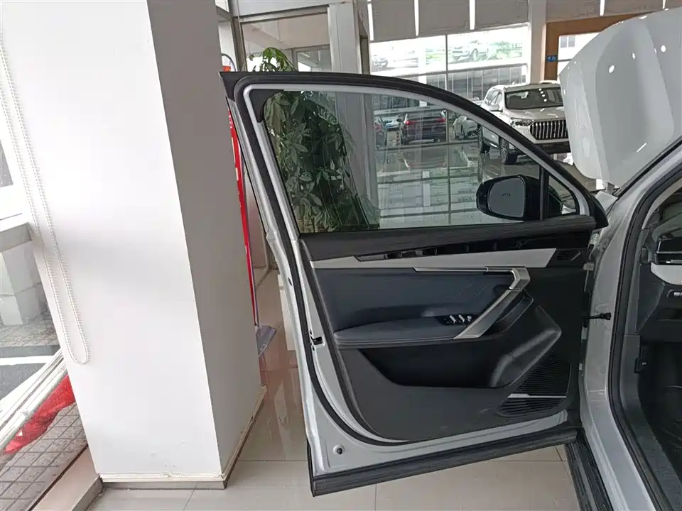 Geely Atlas L
