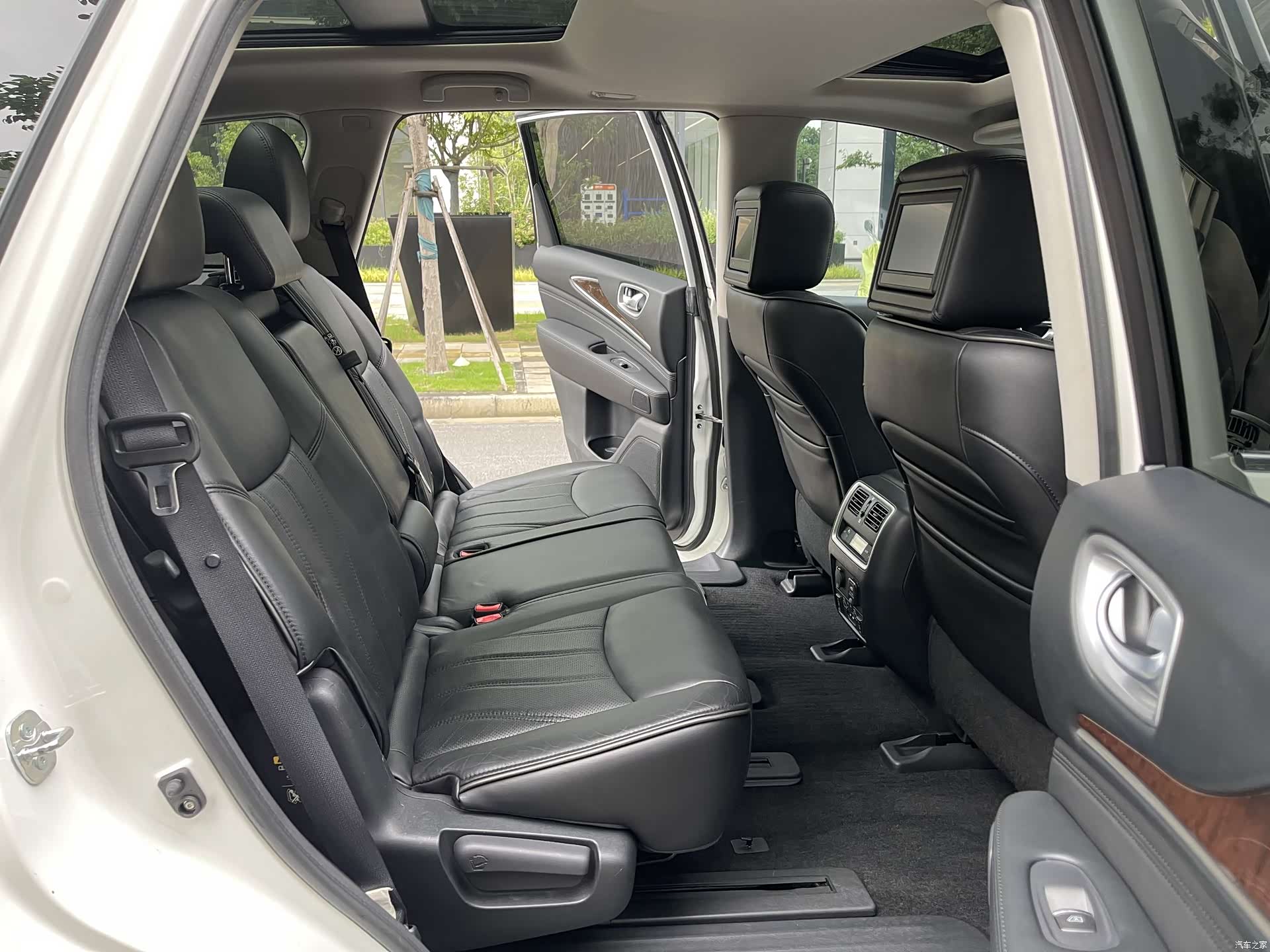 Infiniti JX35, 2014 9