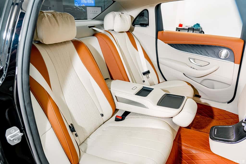 Mercedes-Benz E-Class, 2023 21