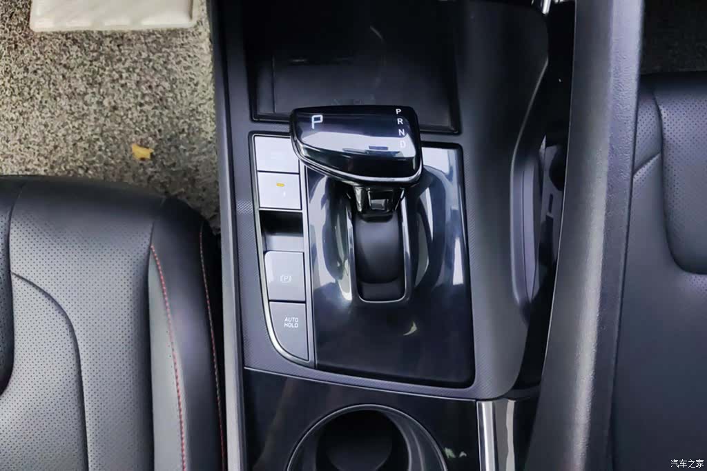 Hyundai Elantra, 2021 16