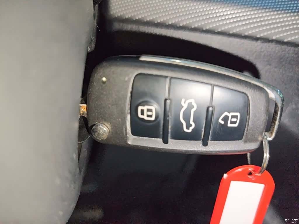 Audi Q2L, 2024 9