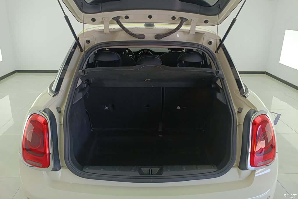 Mini ONE, 2019 4