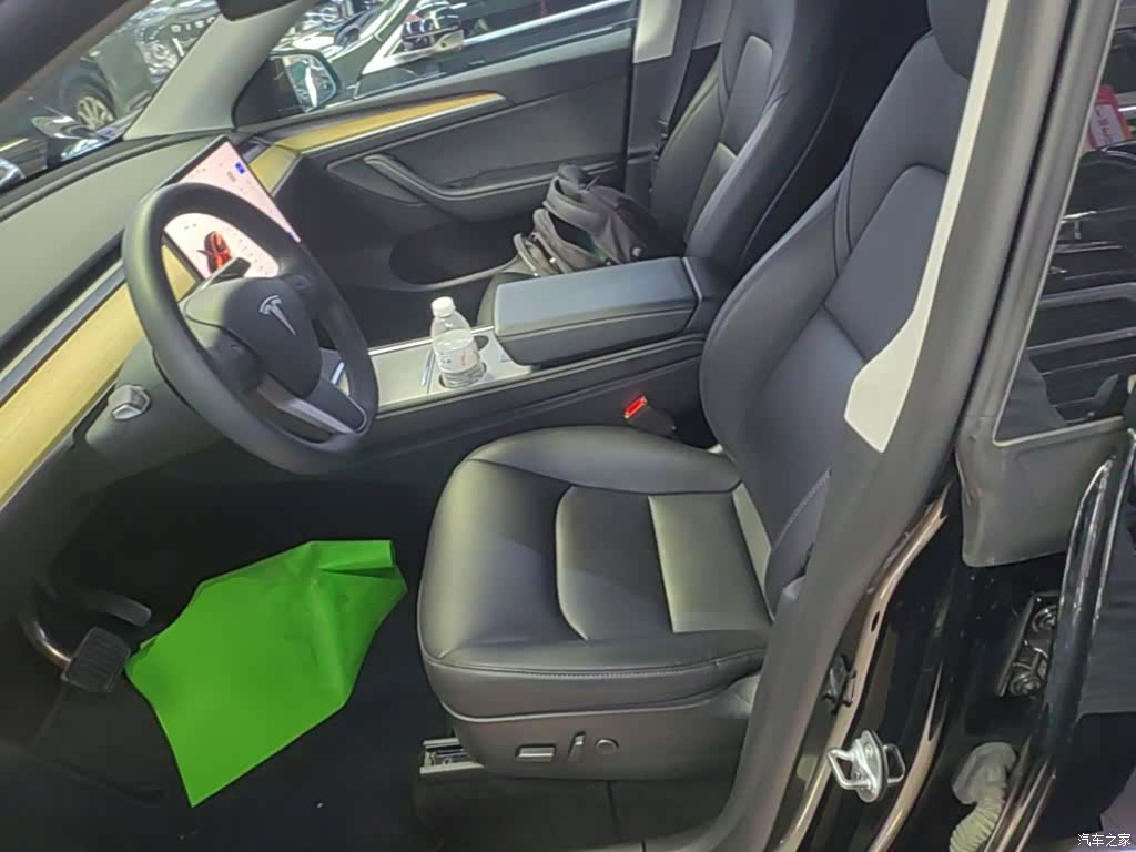 Tesla Model Y, 2023 15