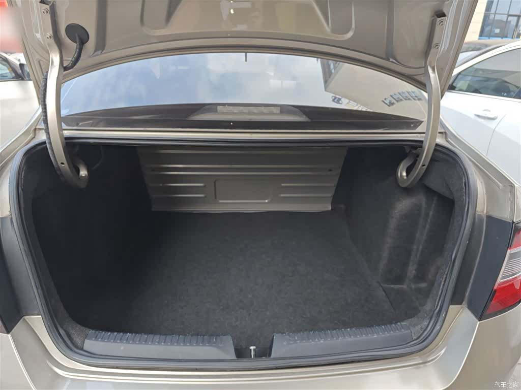 Skoda Rapid, 2019 19