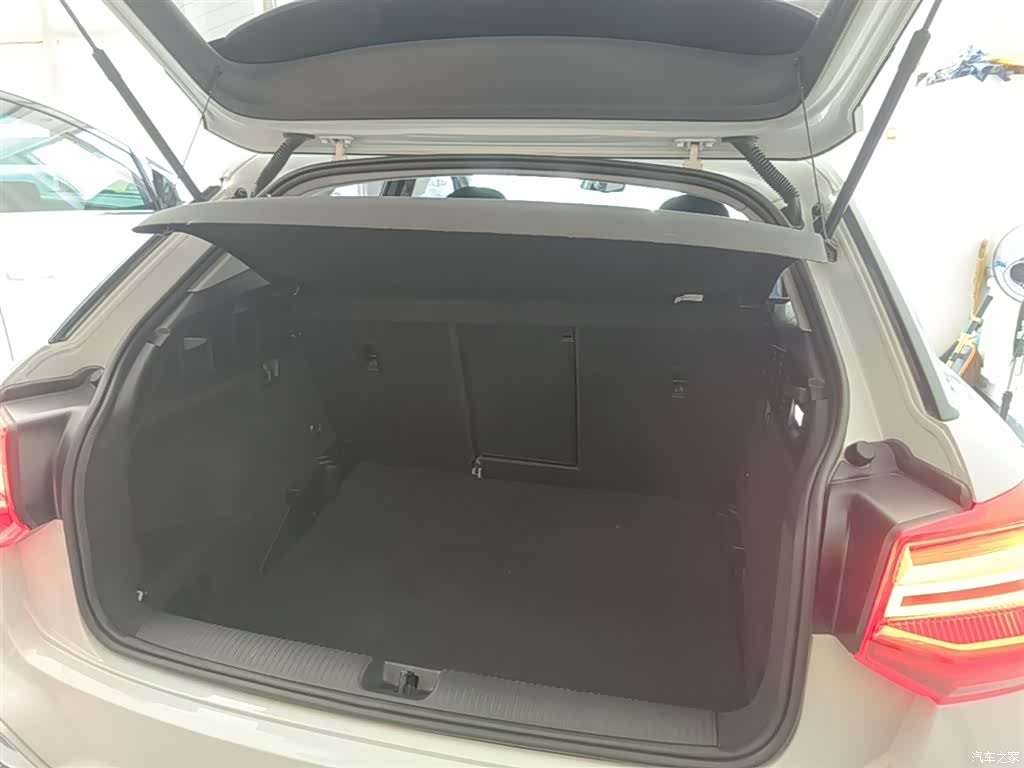 Audi Q2L, 2023 19