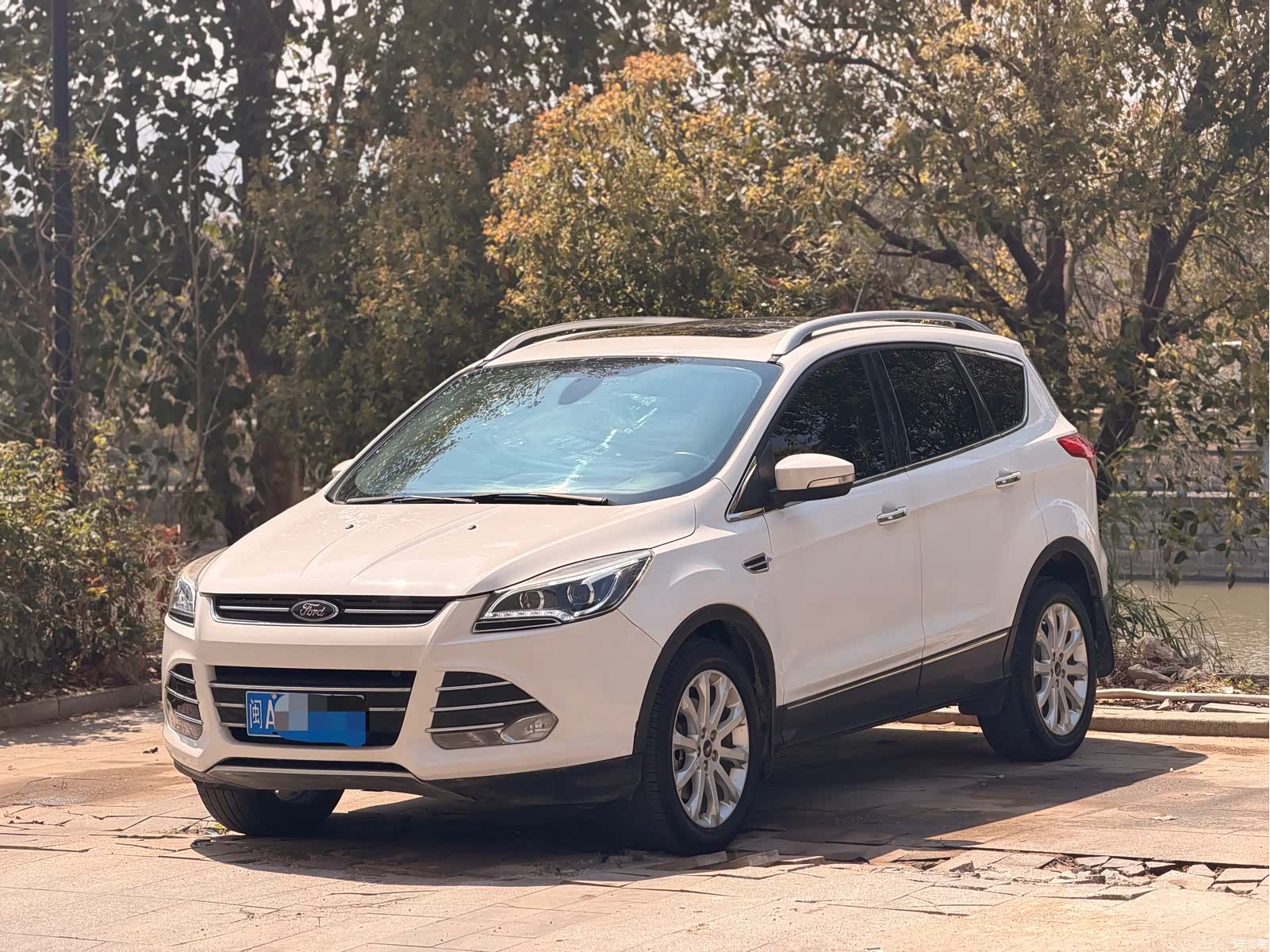Ford Kuga, 2014 1