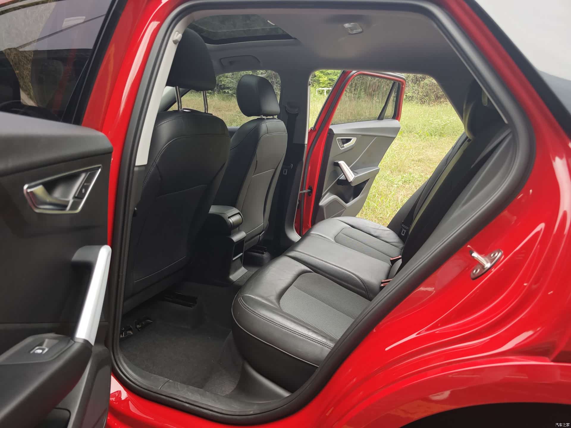 Audi Q2L, 2019 9