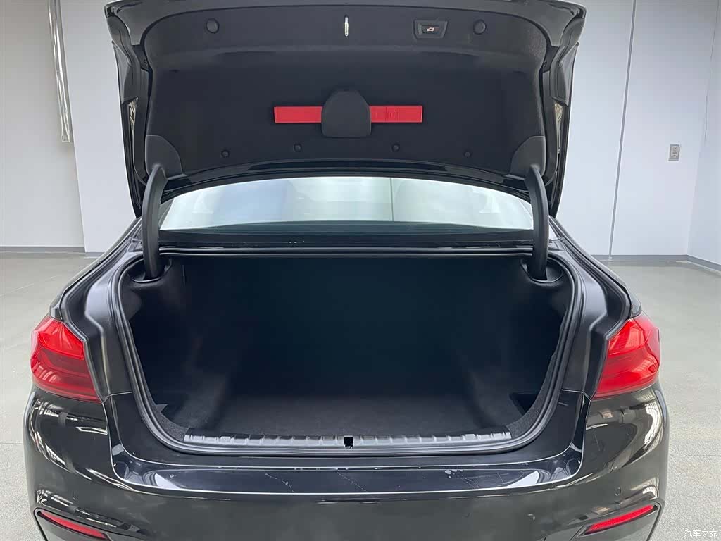 BMW 5 Series, 2019 30