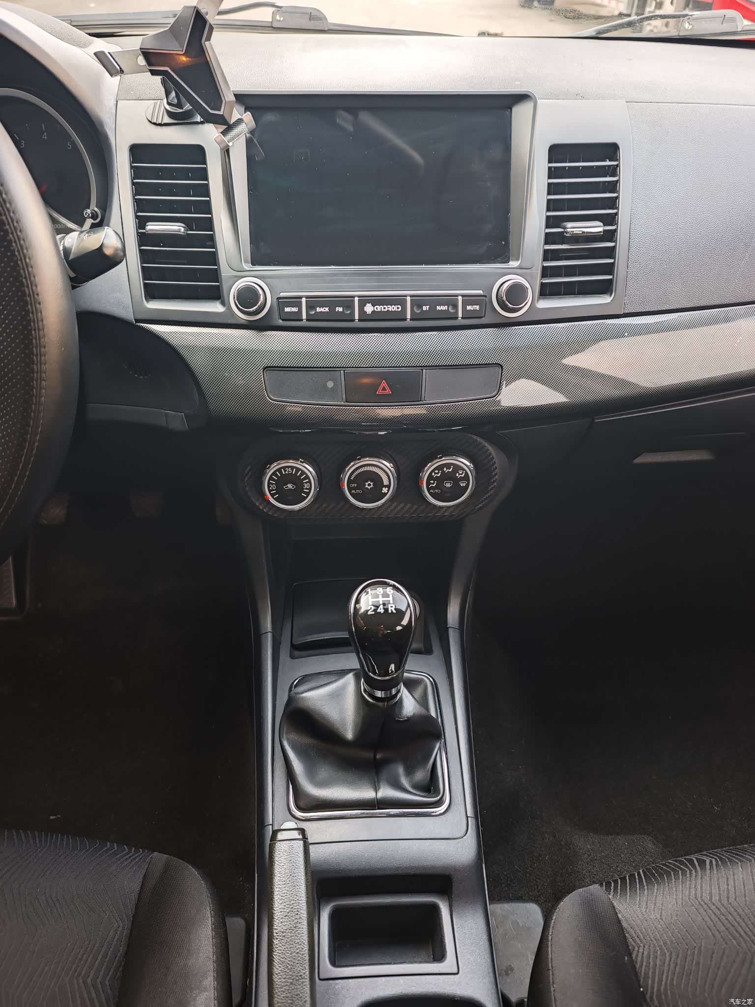 DongNanQiChe YARiS L, 2011 8