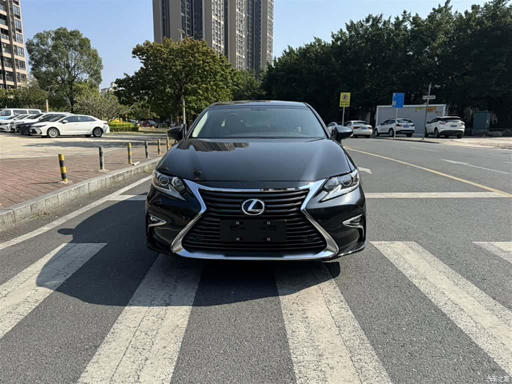 Lexus ES, 2016 7