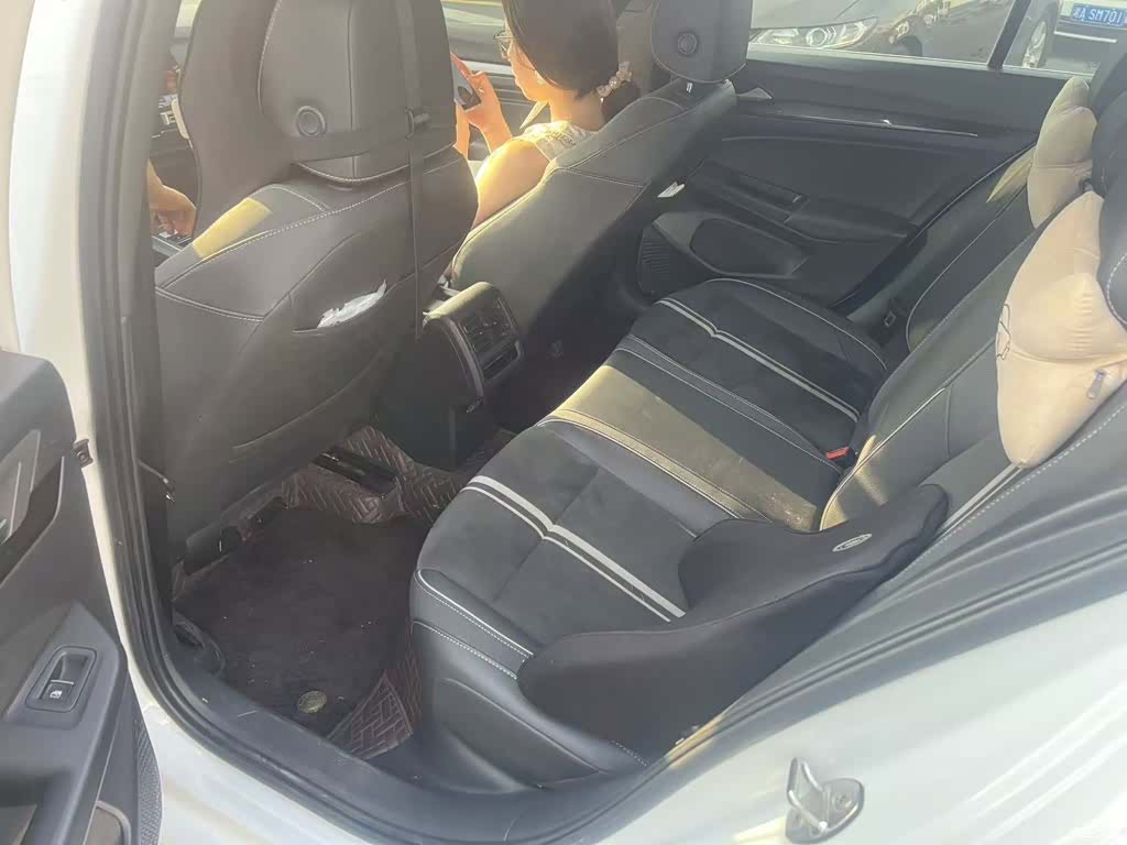 Volkswagen Golf, 2022 все фото