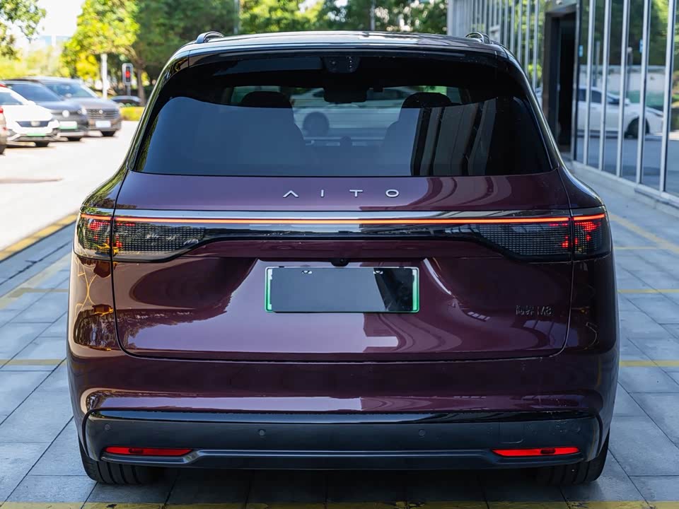 AITO Ask the world M8