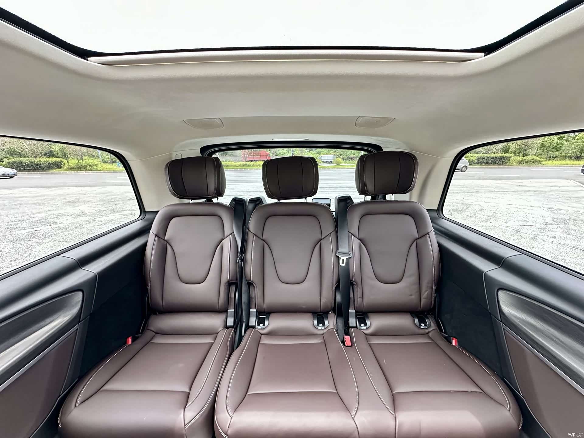 Mercedes-Benz V-Class, 2025 17