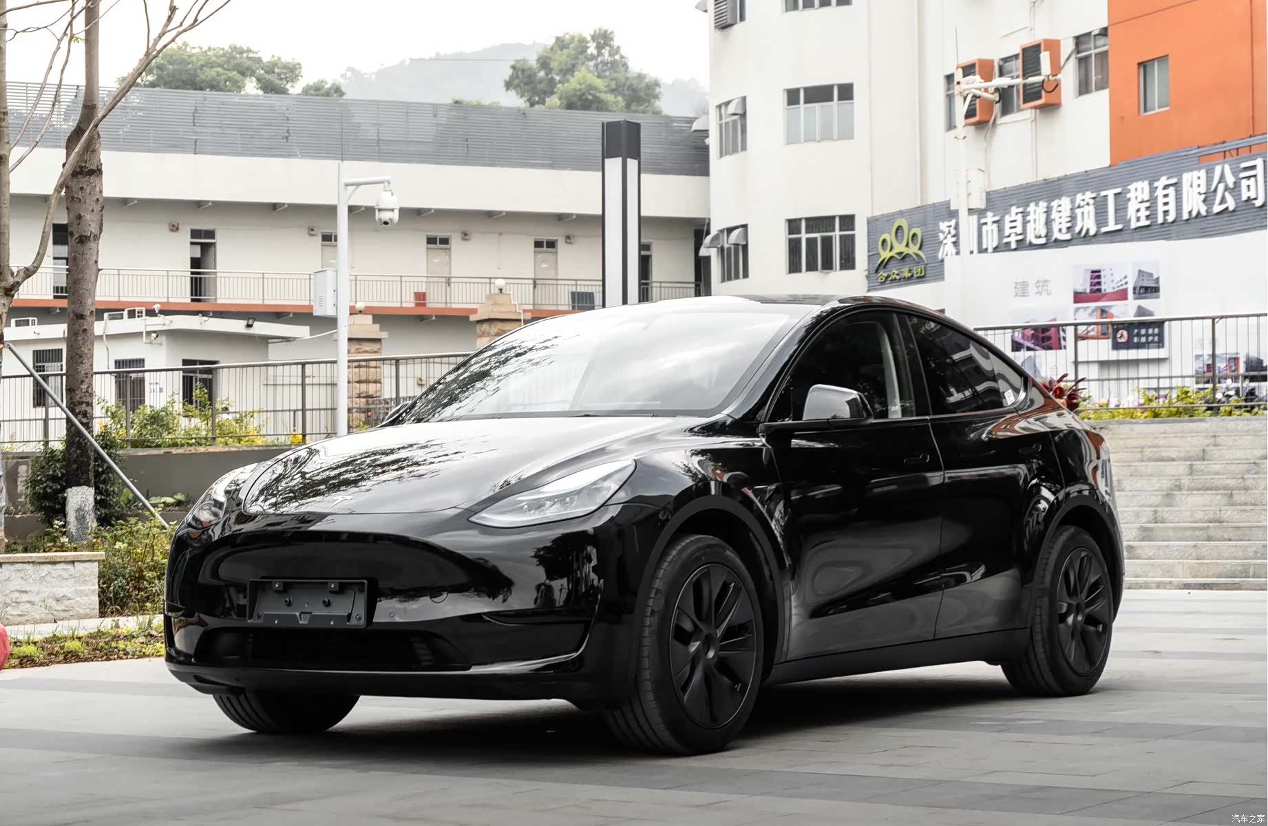 Tesla Model Y, 2023 1
