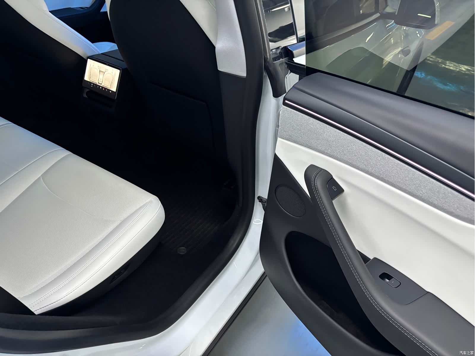 Tesla Model Y, 2025 12