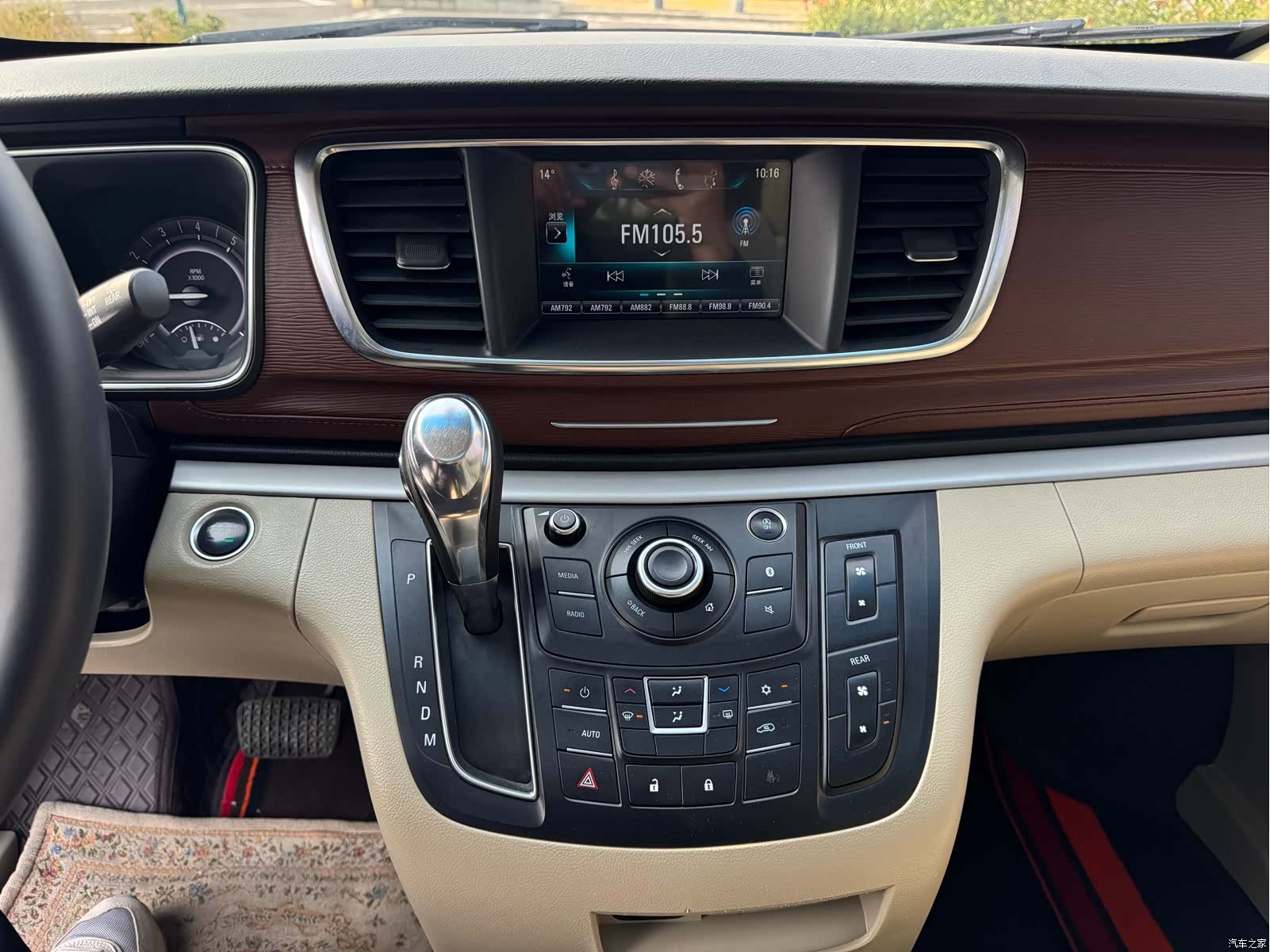 Buick GL8, 2017 9