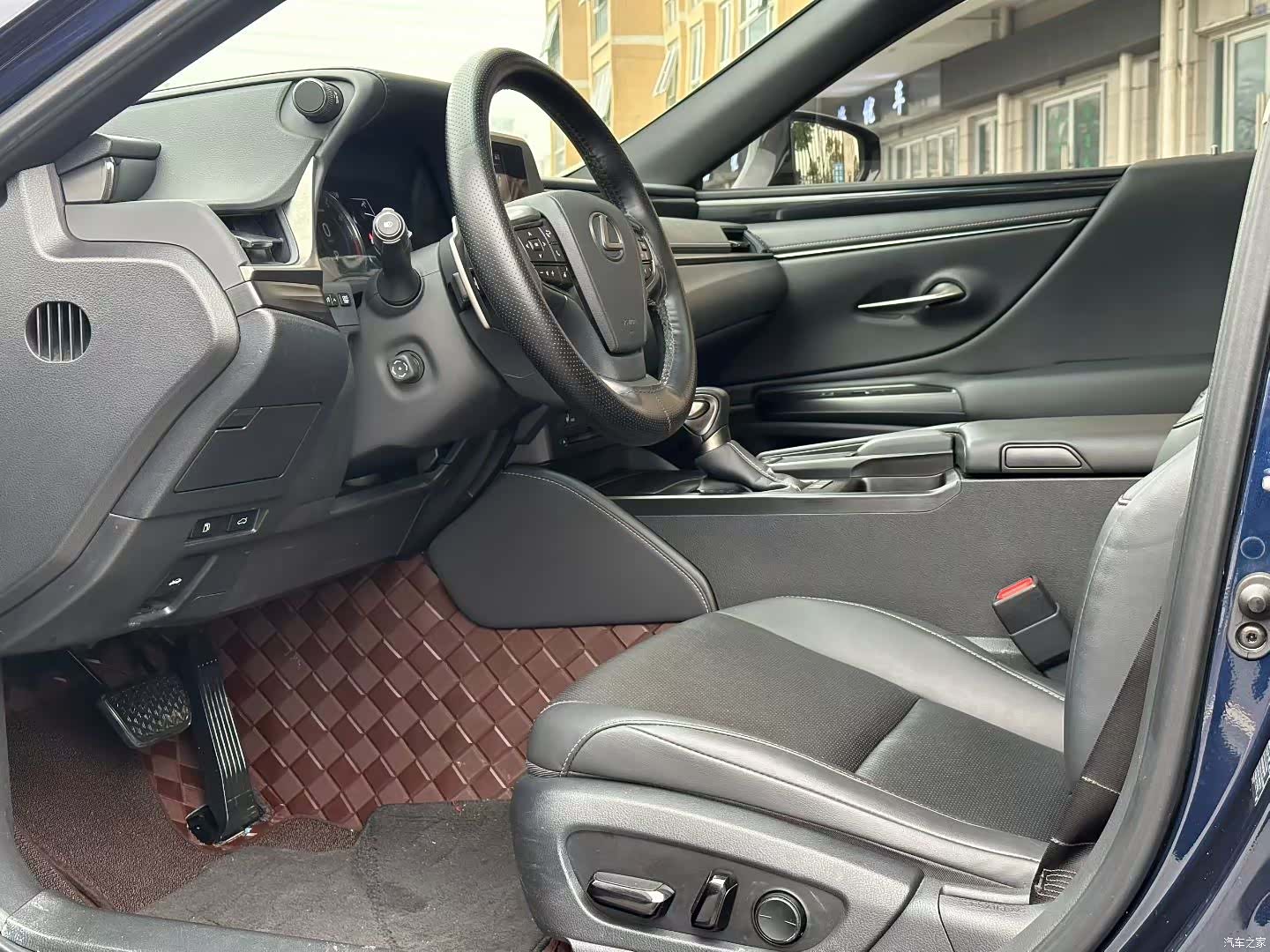 Lexus ES, 2021 4