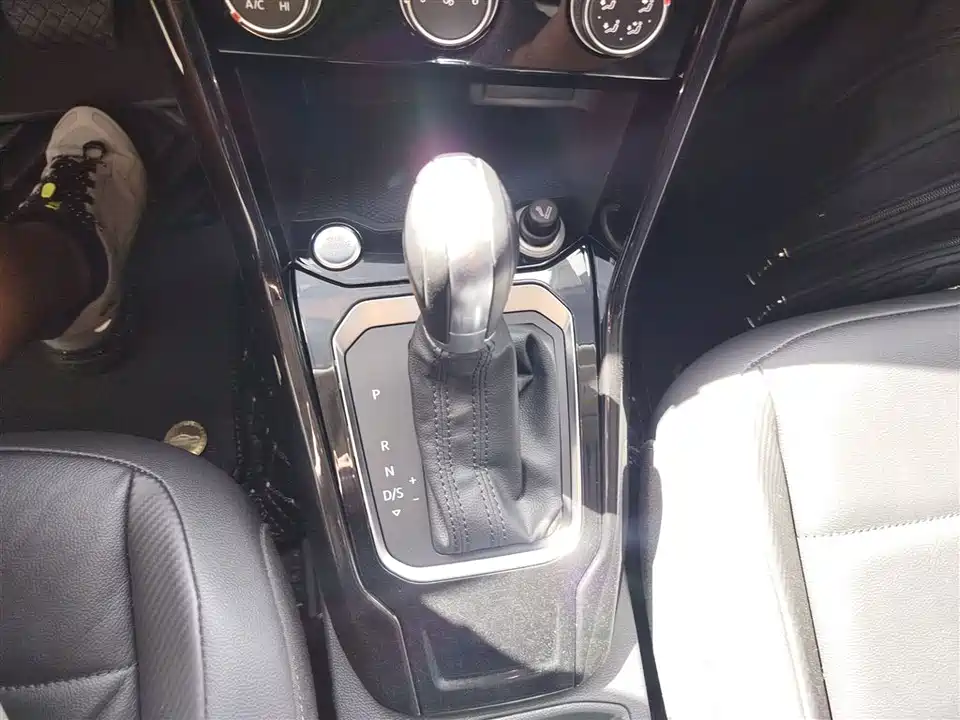 Volkswagen T-ROC exploring Songs