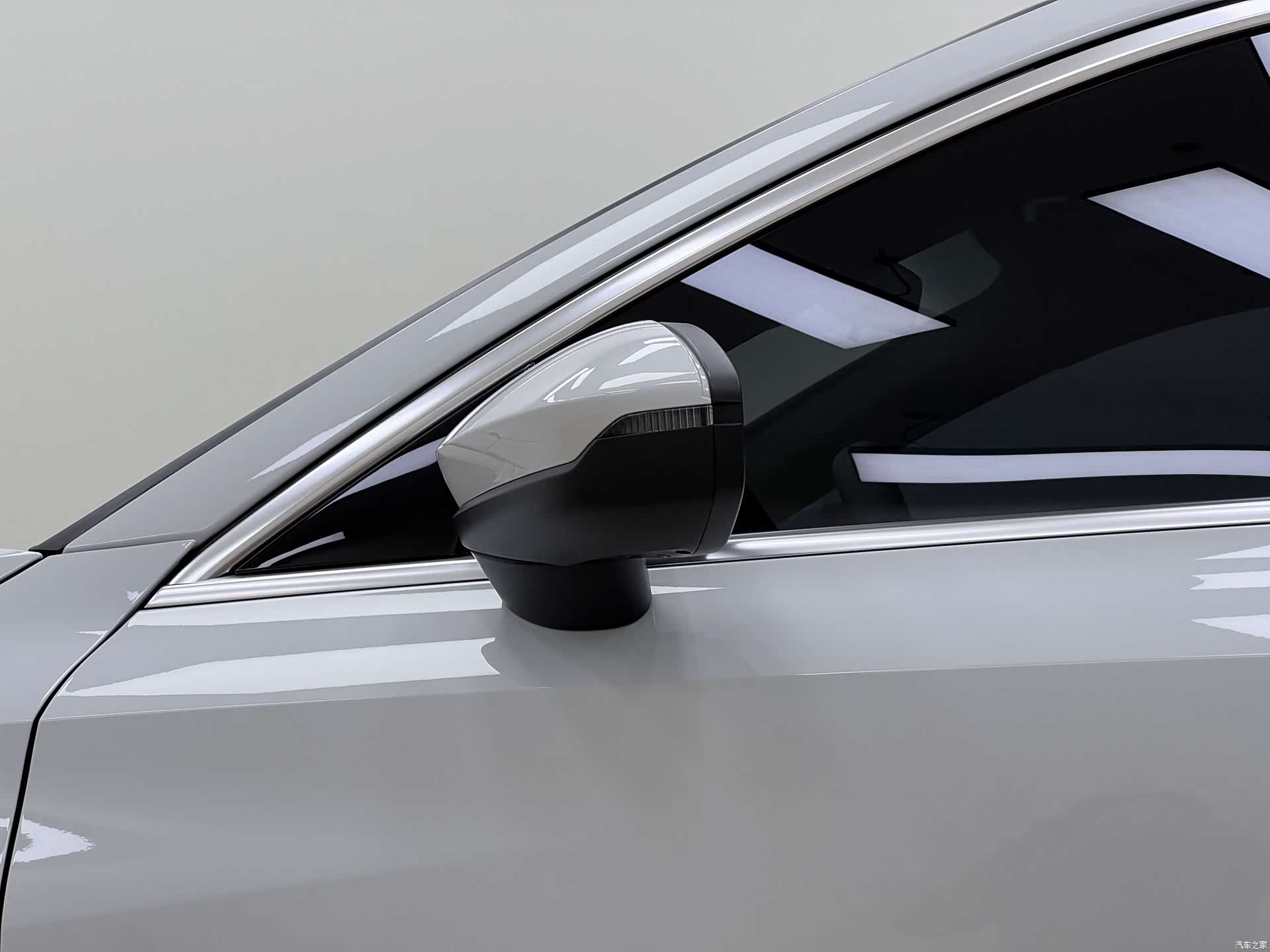 Audi Flying Spur, 2024 9
