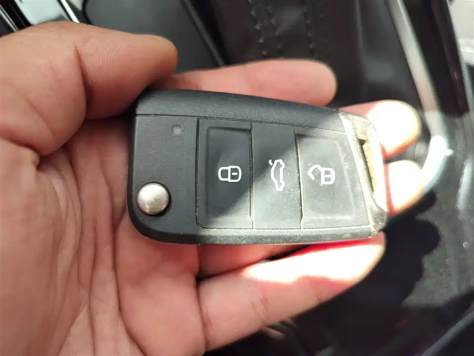 Volkswagen T-ROC exploring Songs