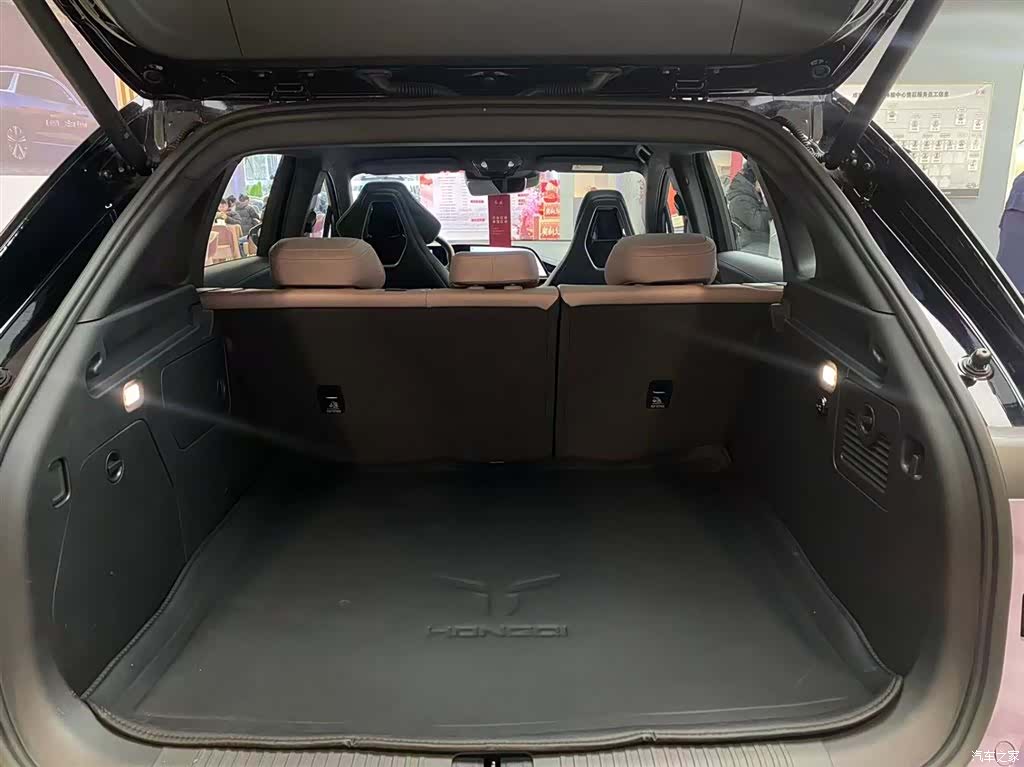 Hongqi 08, 2025 16