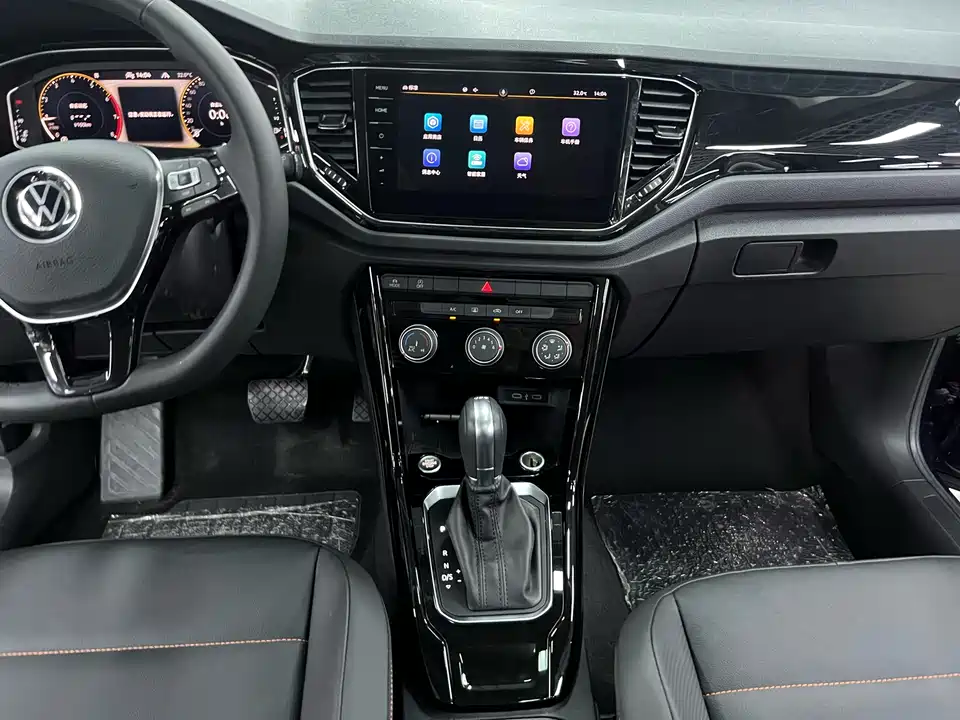 Volkswagen T-ROC exploring Songs