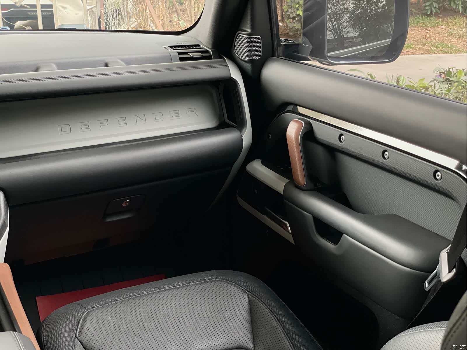 Land Rover Defender, 2023 27