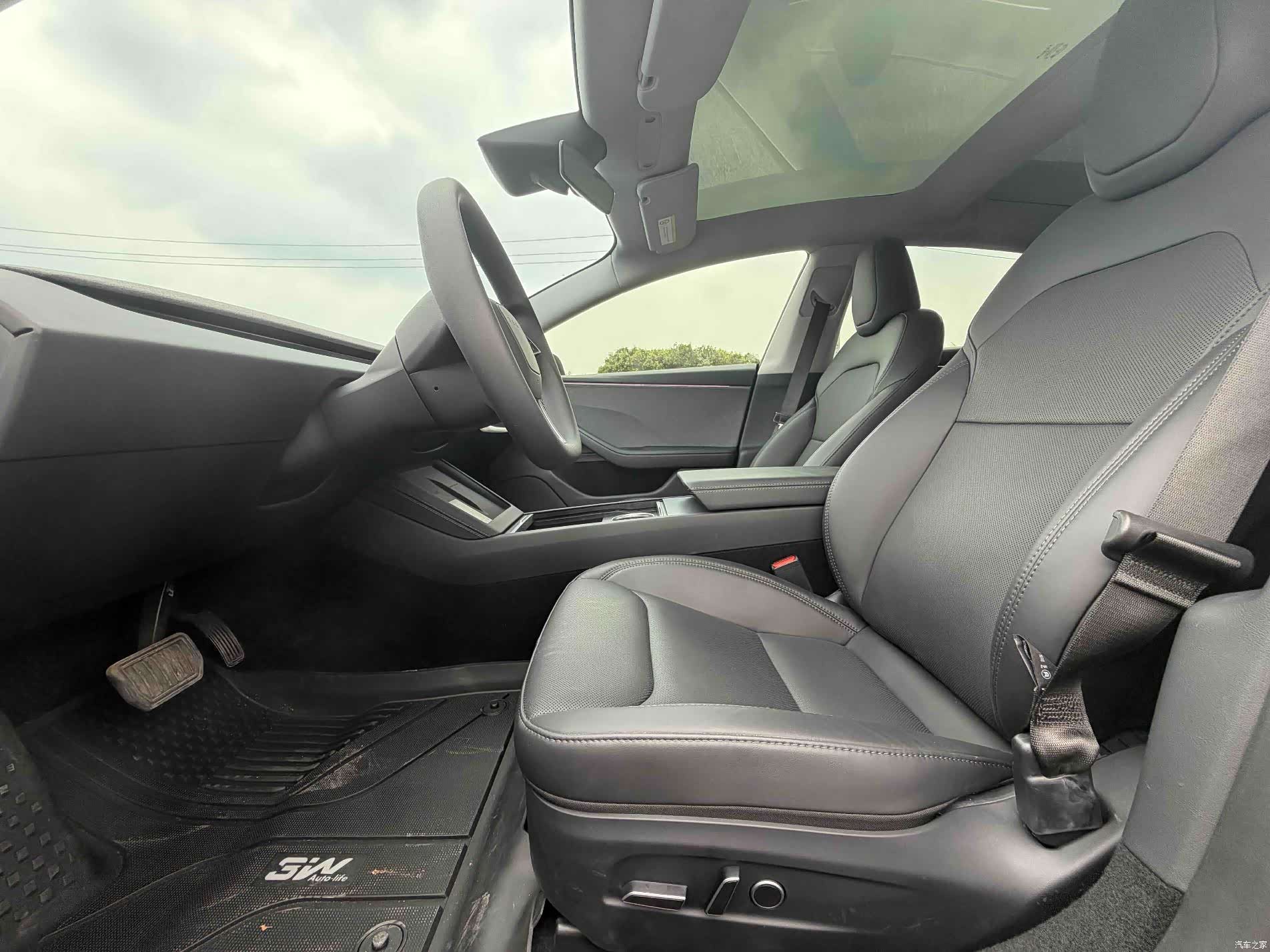 Tesla Model 3, 2025 4