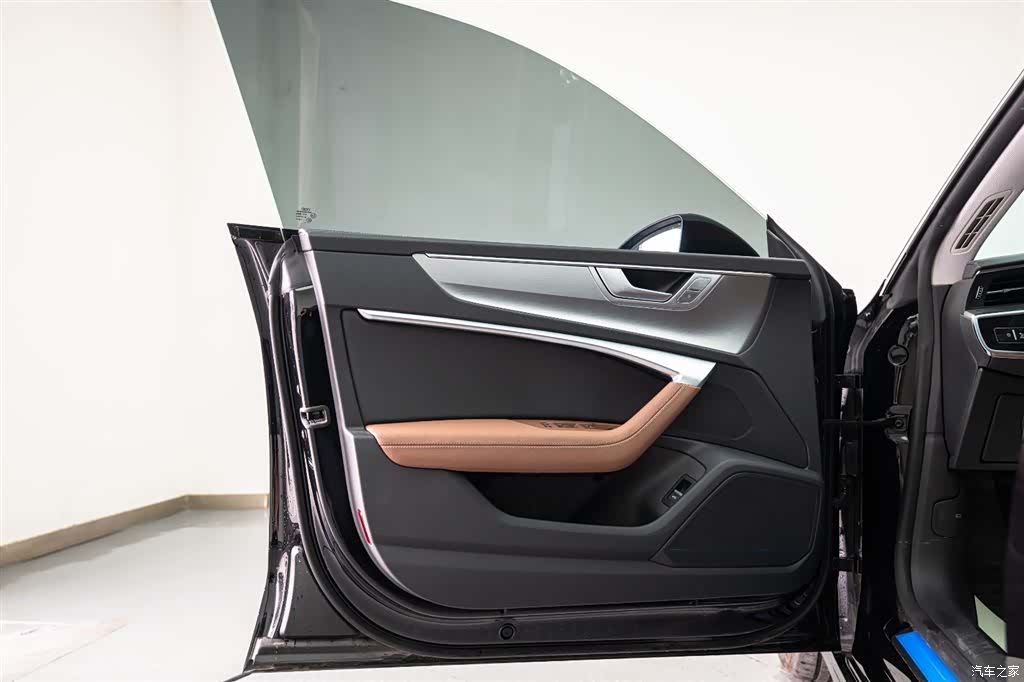 Audi A7L, 2026 10