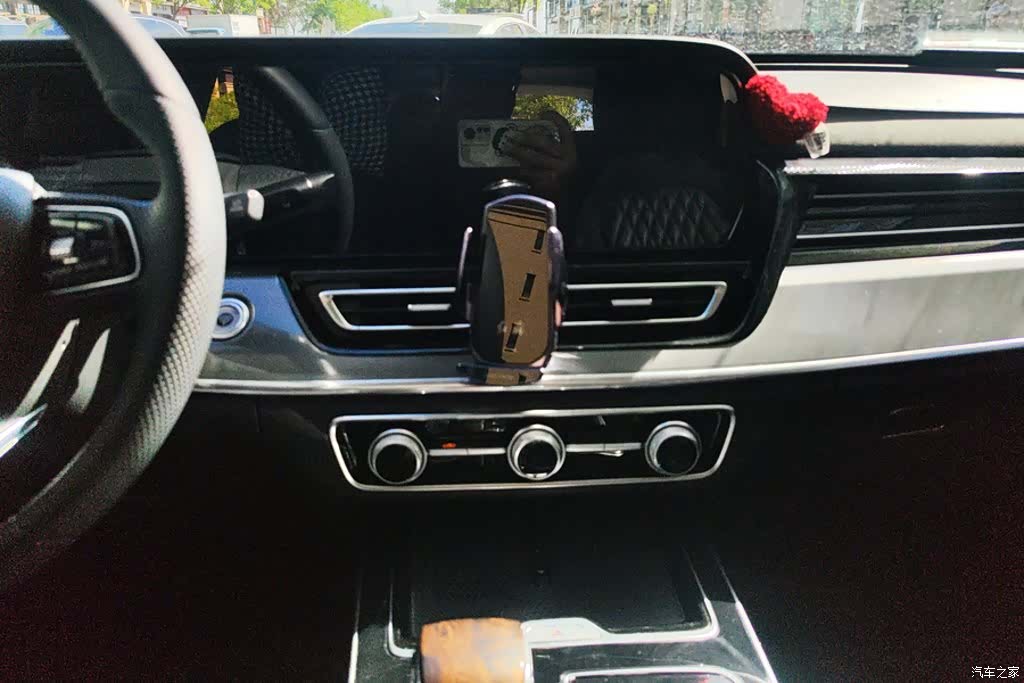 Hongqi HS5, 2023 13