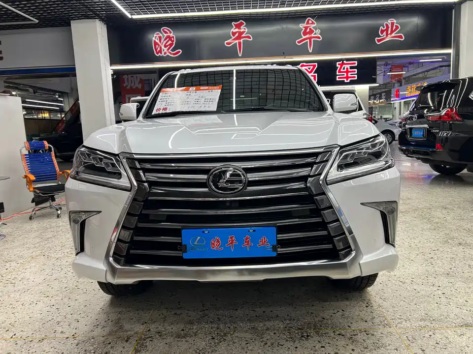 Lexus LX