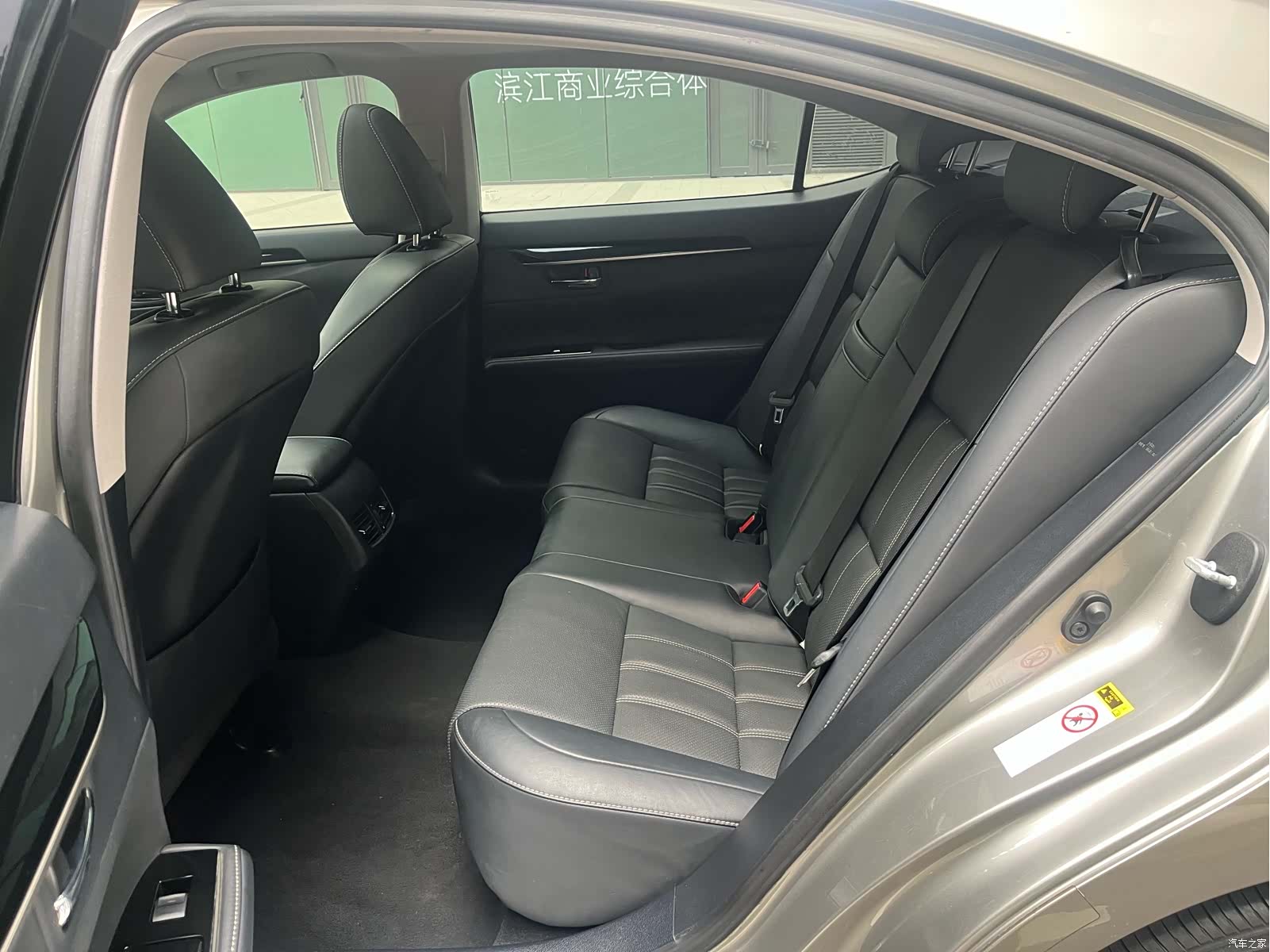 Lexus ES, 2018 18