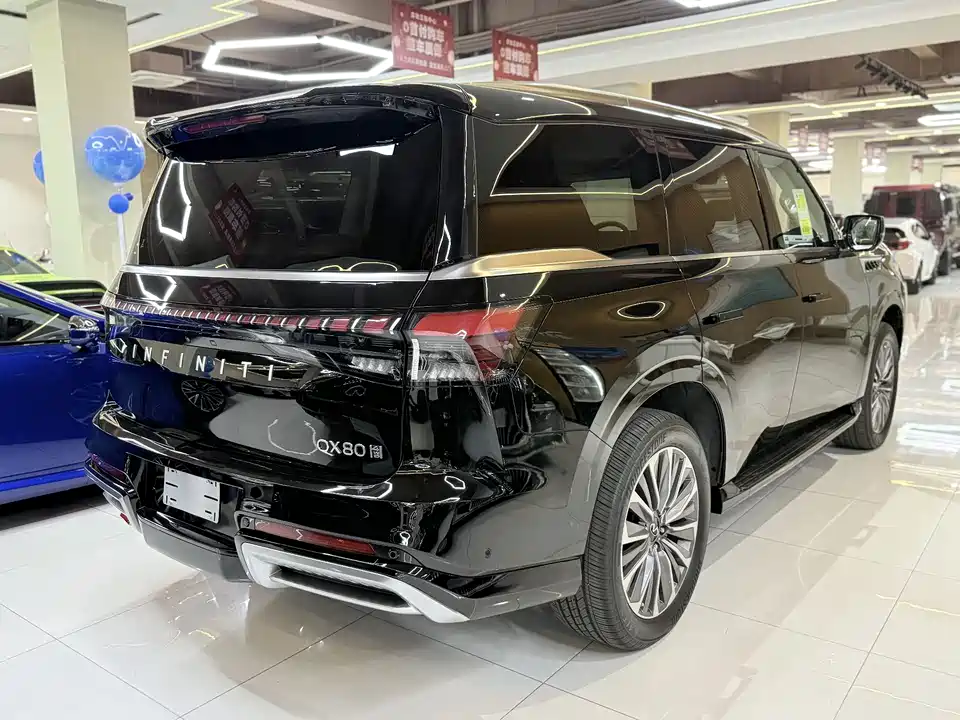Infiniti QX80