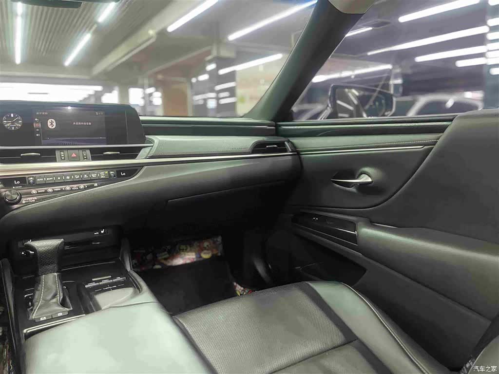 Lexus ES, 2019 15