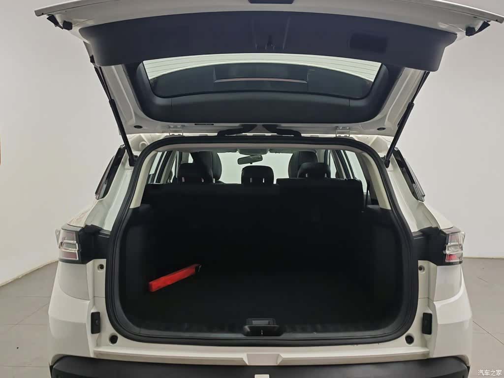 DongFeng AX7, 2019 16