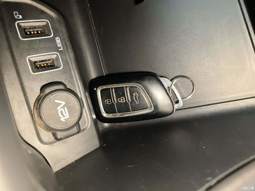 DongFeng AX7, 2018 9