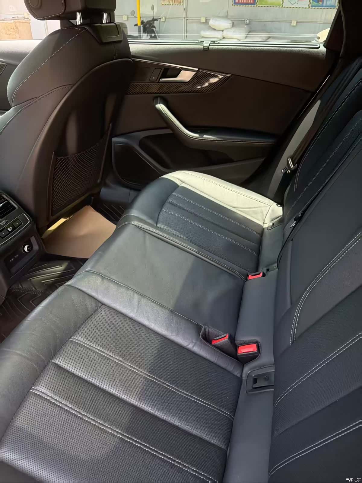Audi A4L, 2021 все фото