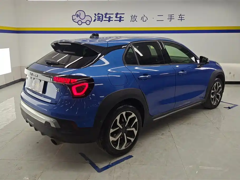 Lynk & Co 02