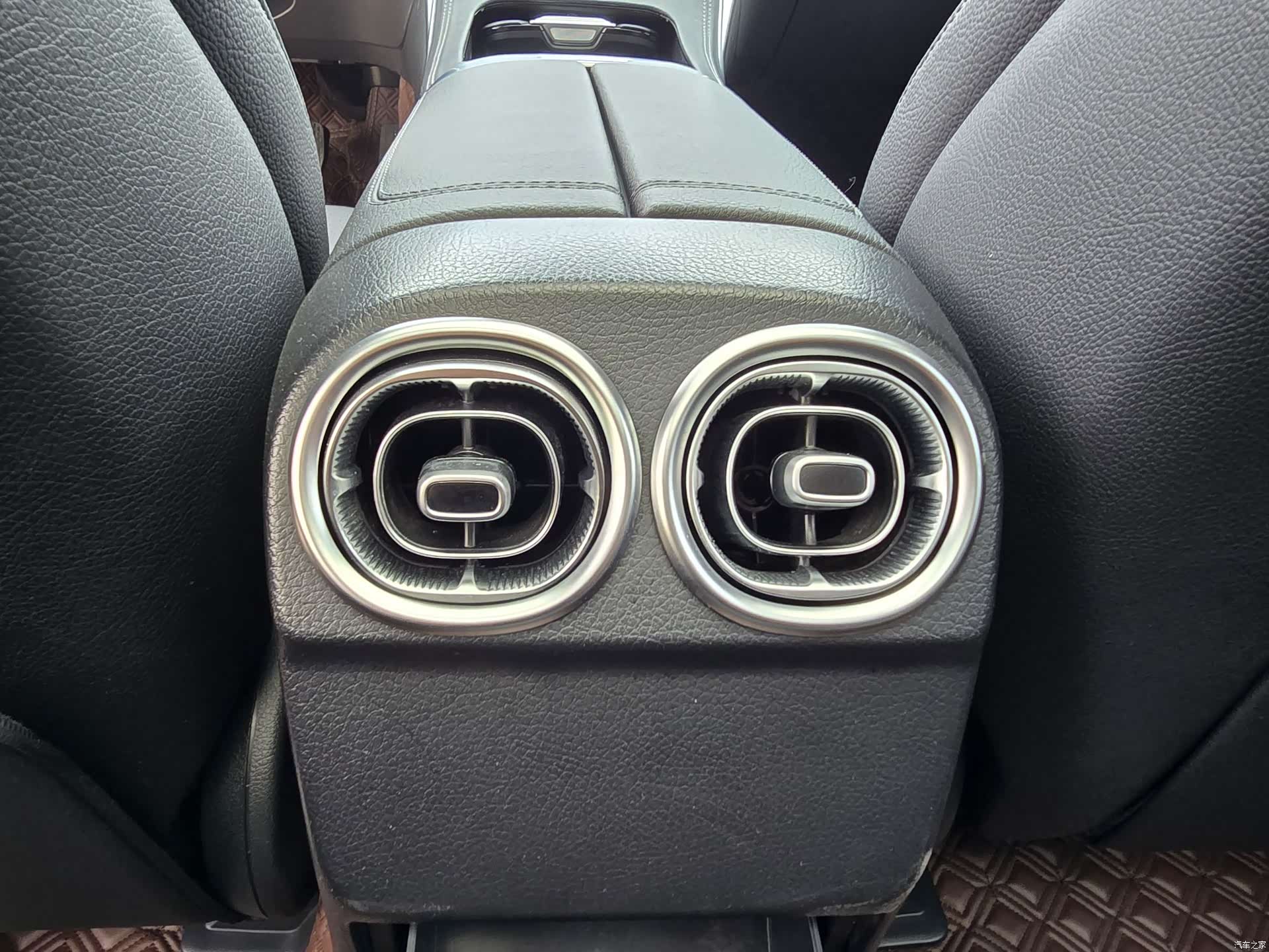 Mercedes-Benz C-Class, 2023 16