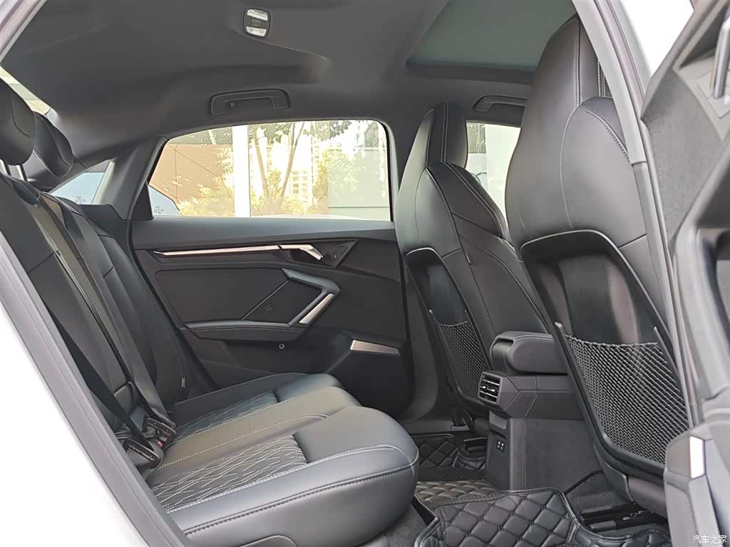 Audi Flying Spur, 2025 9