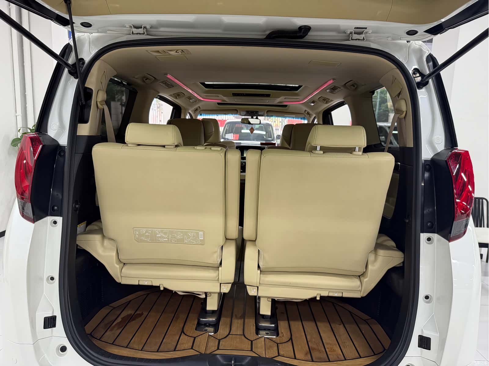 Toyota Alphard, 2016 все фото