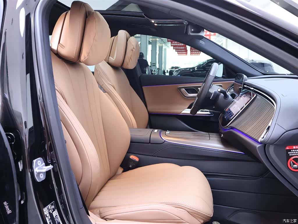 Mercedes-Benz E-Class, 2024 21