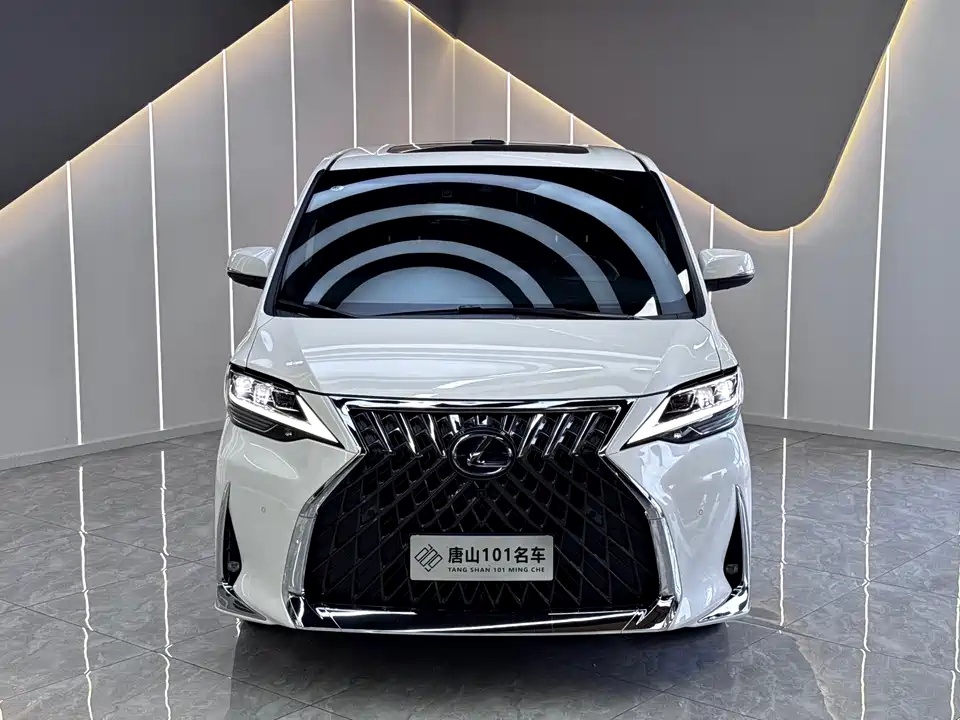 Lexus LM