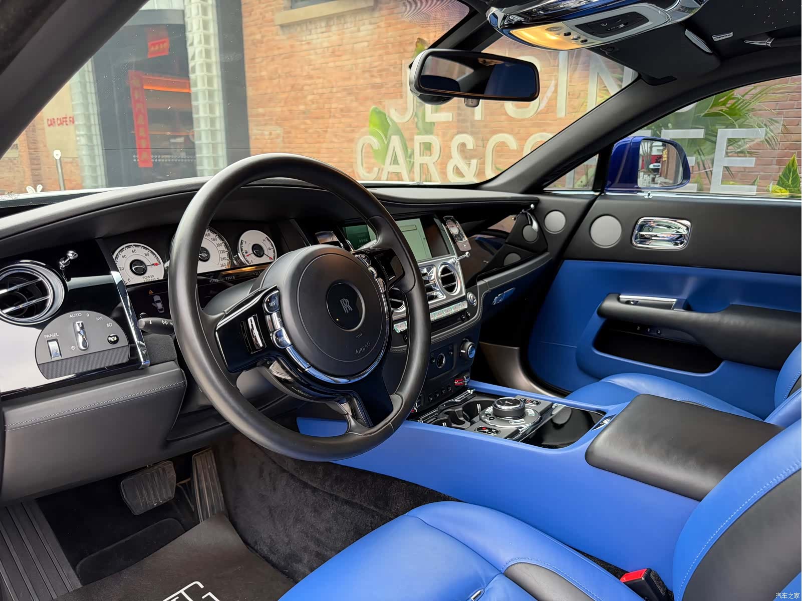 Rolls-Royce Wraith, 2017 все фото