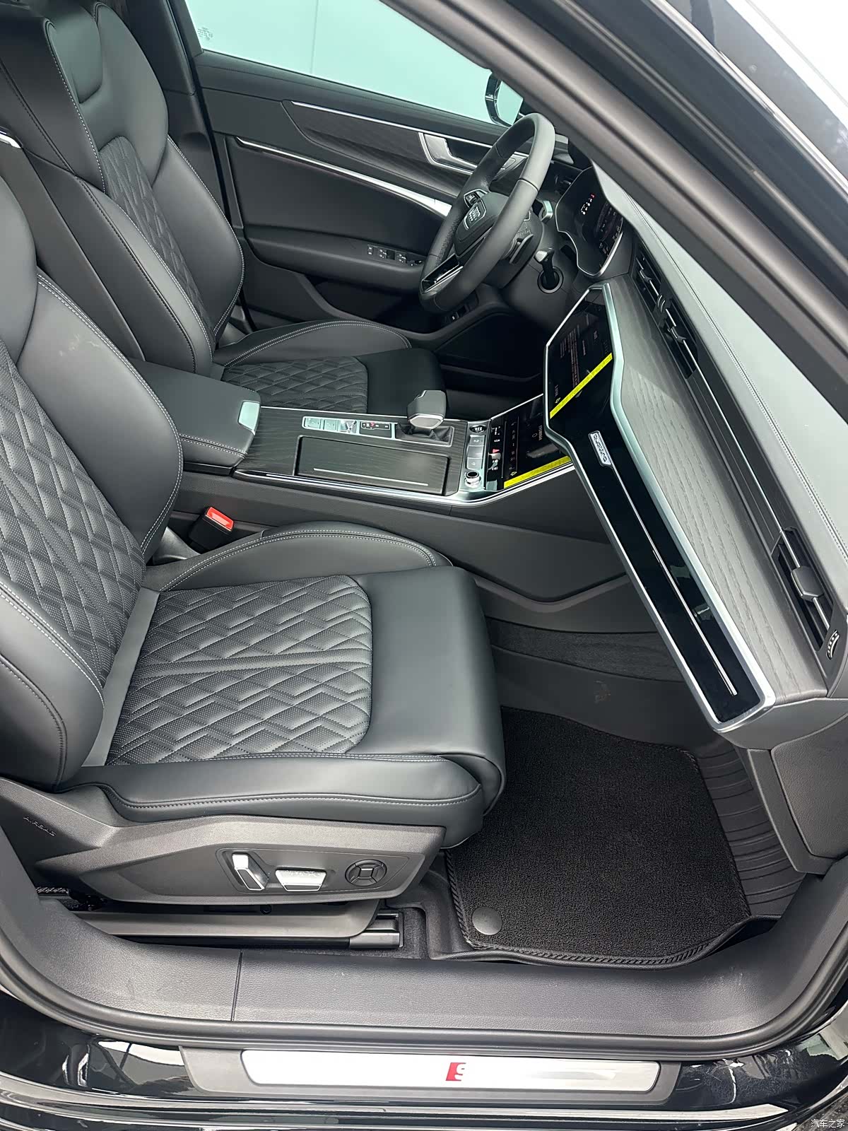 Audi A6L, 2026 12