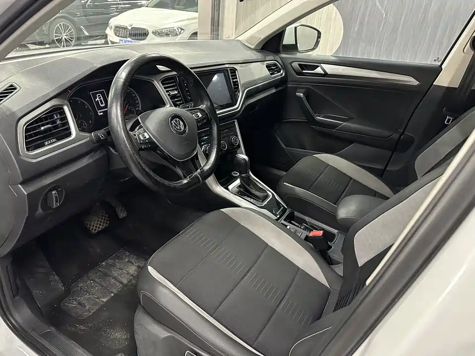 Volkswagen T-ROC exploring Songs