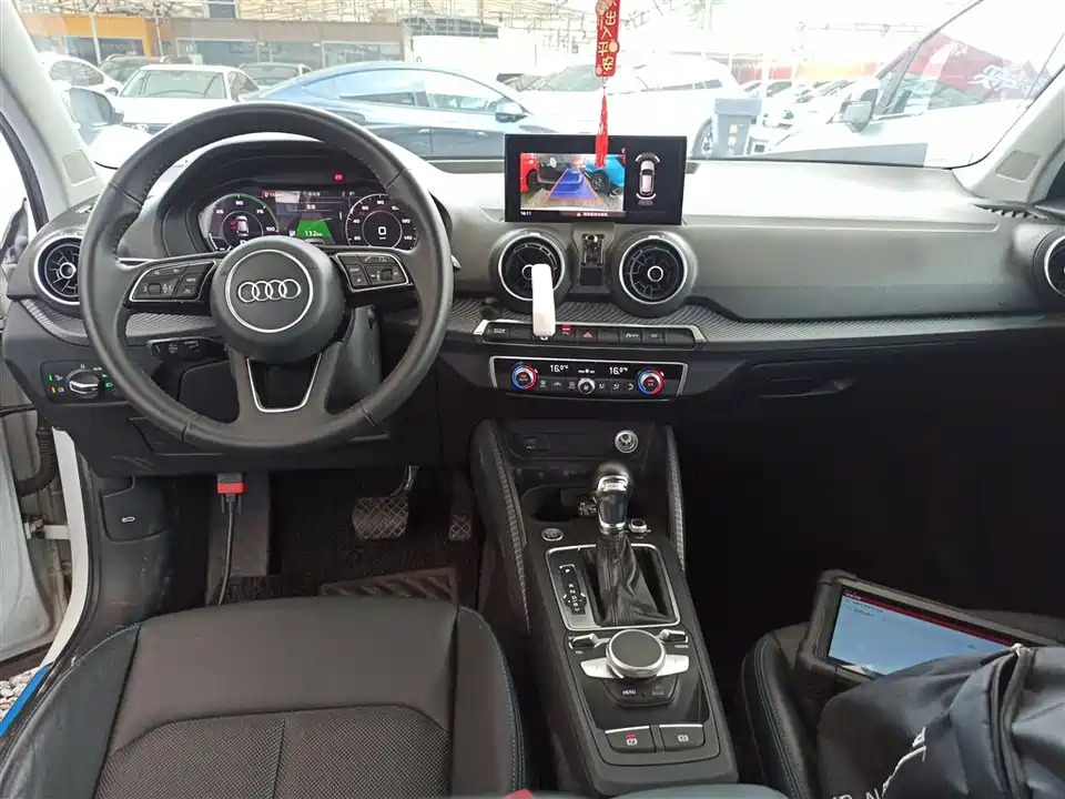 Audi Q2L